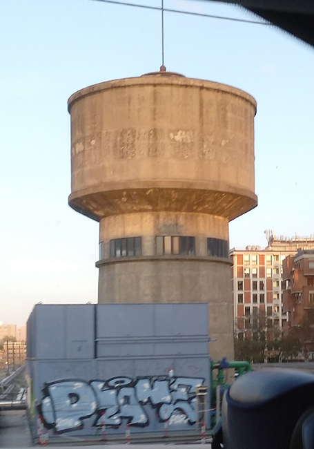 Wasserturm am Hauptbahnhof in Bologna, Foto: Martin Schramme, 2023